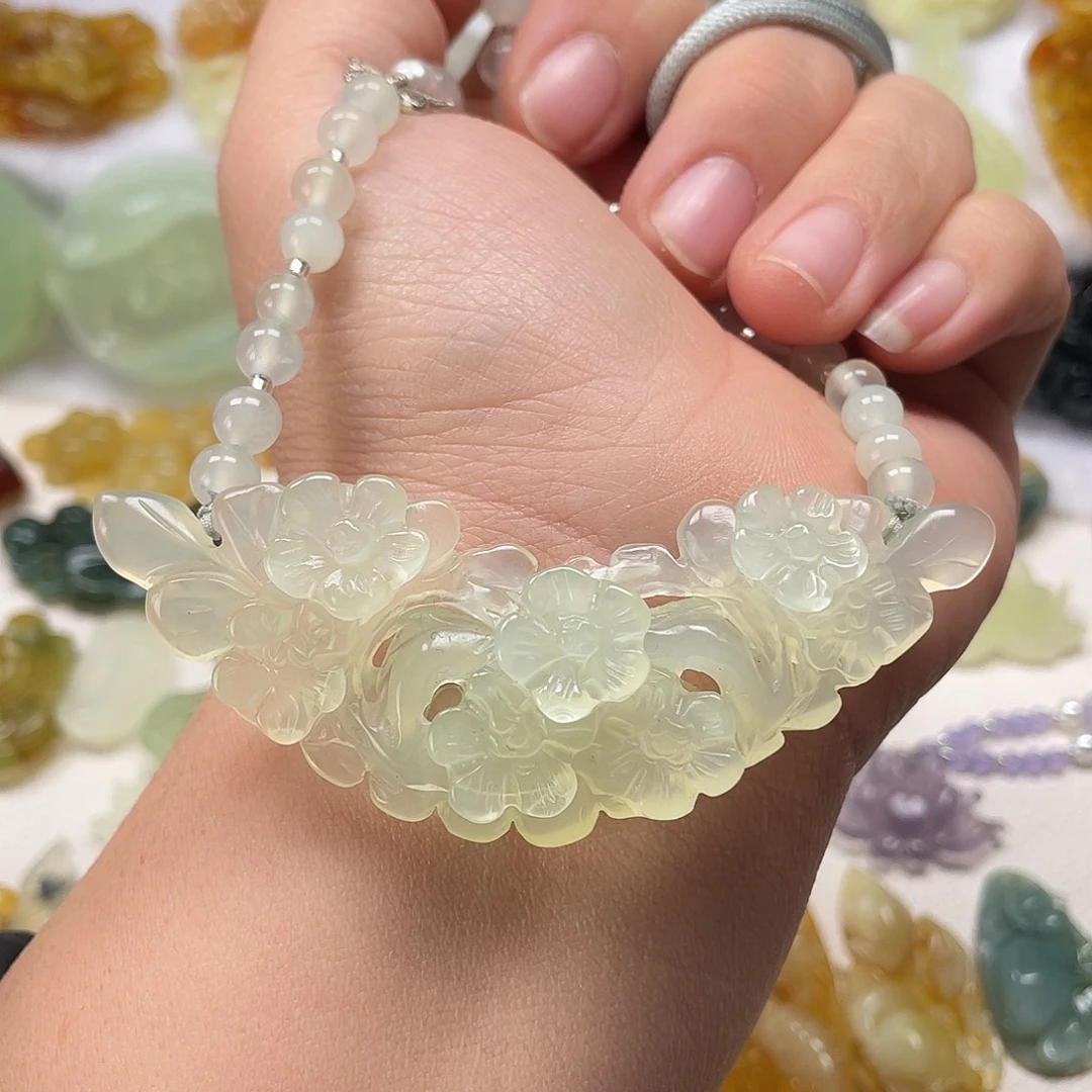 蛇纹石玉未镶嵌颈饰