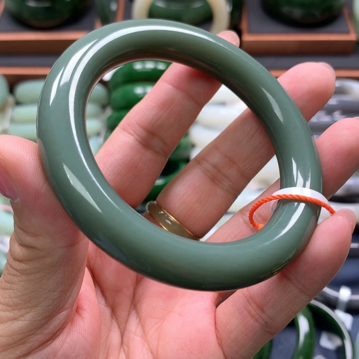 【闪购商品】未镶嵌手镯和田玉（碧玉）35