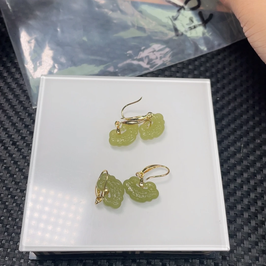 和田玉未镶嵌颈饰鸡油黄如意耳坠