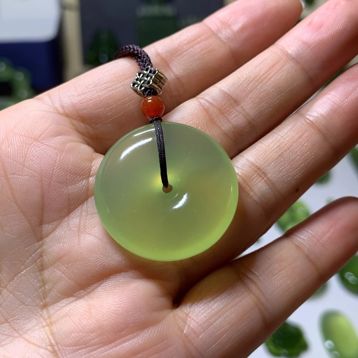 岫玉未镶嵌颈饰吊坠