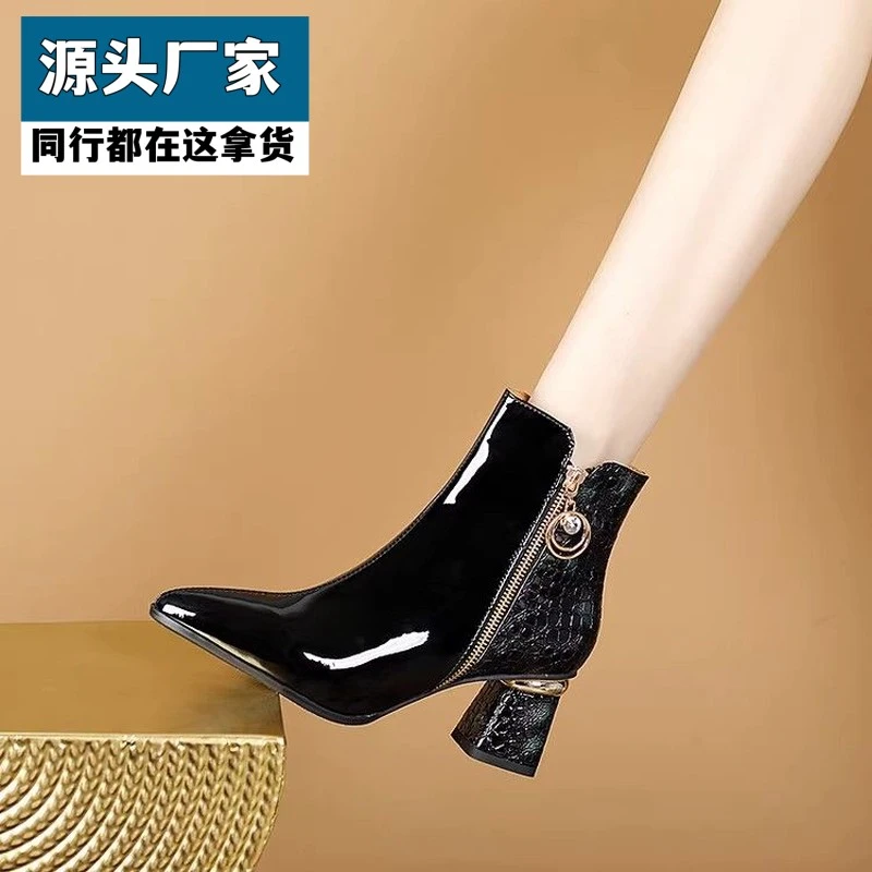 梵乐芬2025年秋冬新款漆皮单靴女粗跟法式尖头短靴高跟马丁靴加绒