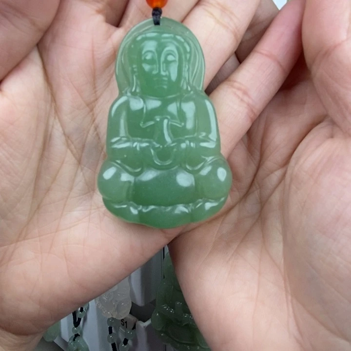 逝***年石英质玉未镶嵌颈饰