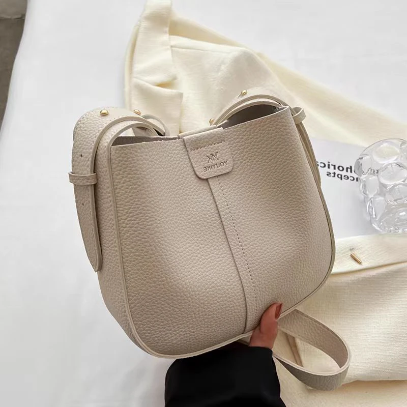 新款轻奢百搭高级感气质时尚斜挎女士包7741白