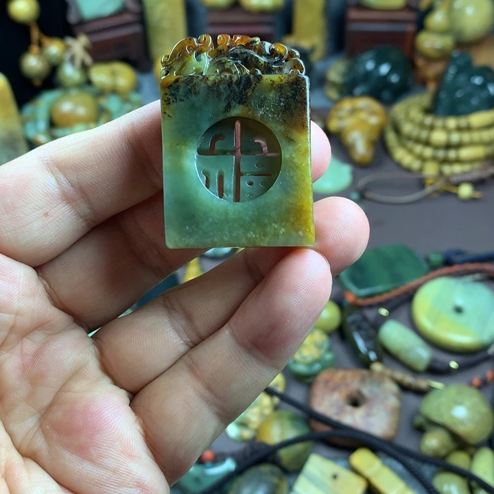 吊坠(赠链)未镶嵌岫岩河磨玉(透闪石质玉)?****_