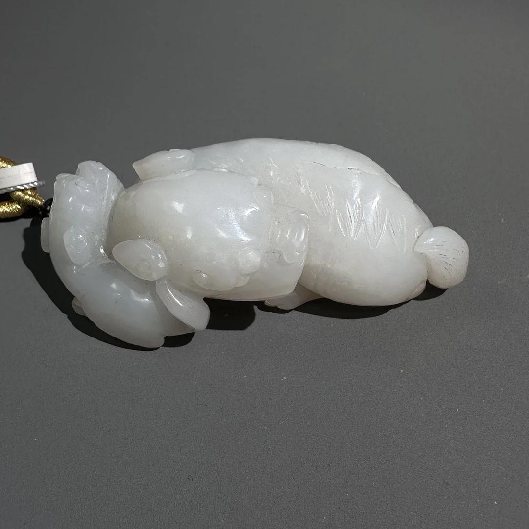 清代和田玉子母貔貅