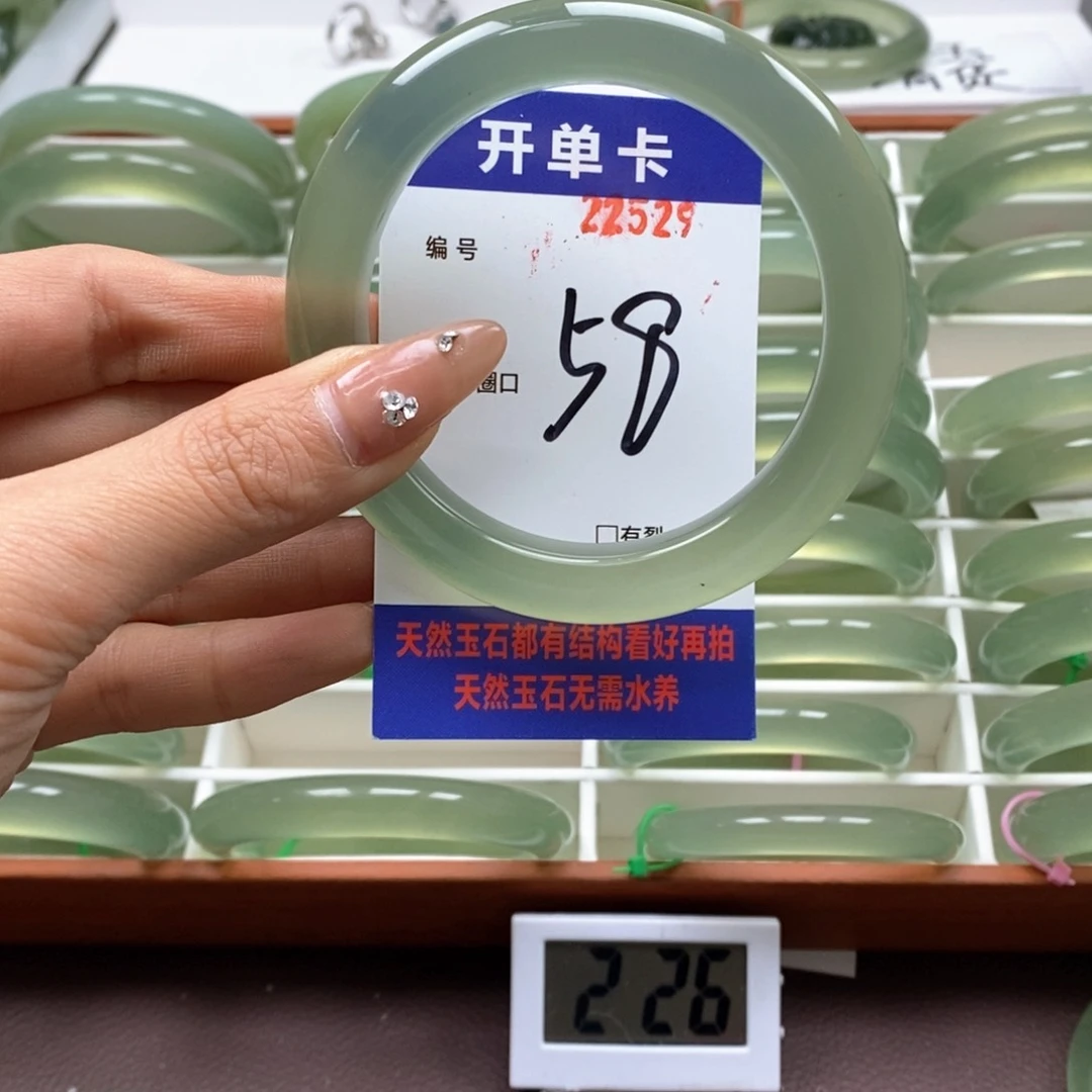 蛇纹石玉手镯未镶嵌黑****儿