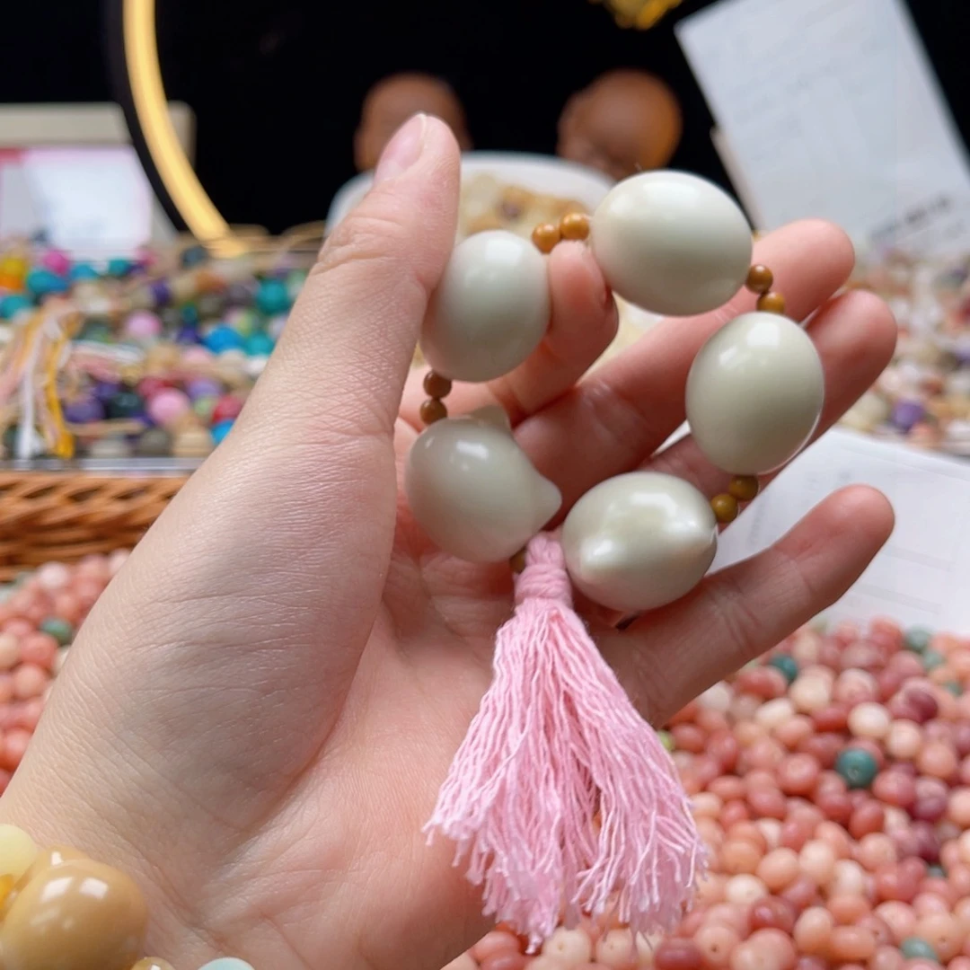 吊坠白玉菩提a21+mm/5+1颗象牙果猫头瑕