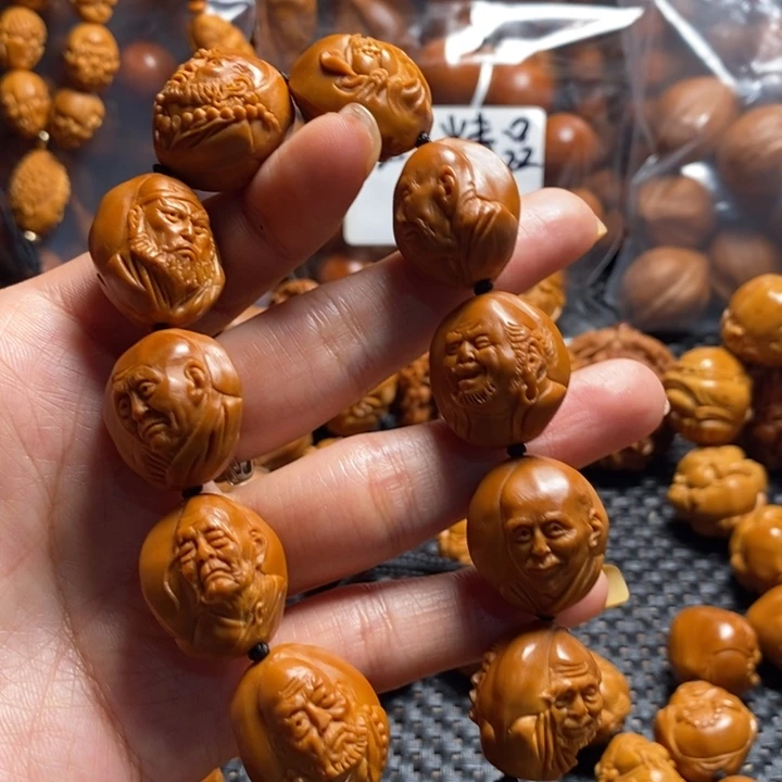 橄榄核吊坠彩****构三疯罗汉