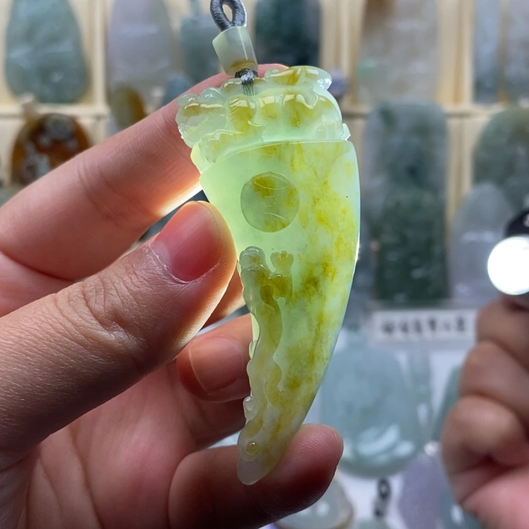 颈饰未镶嵌翡翠龙牙