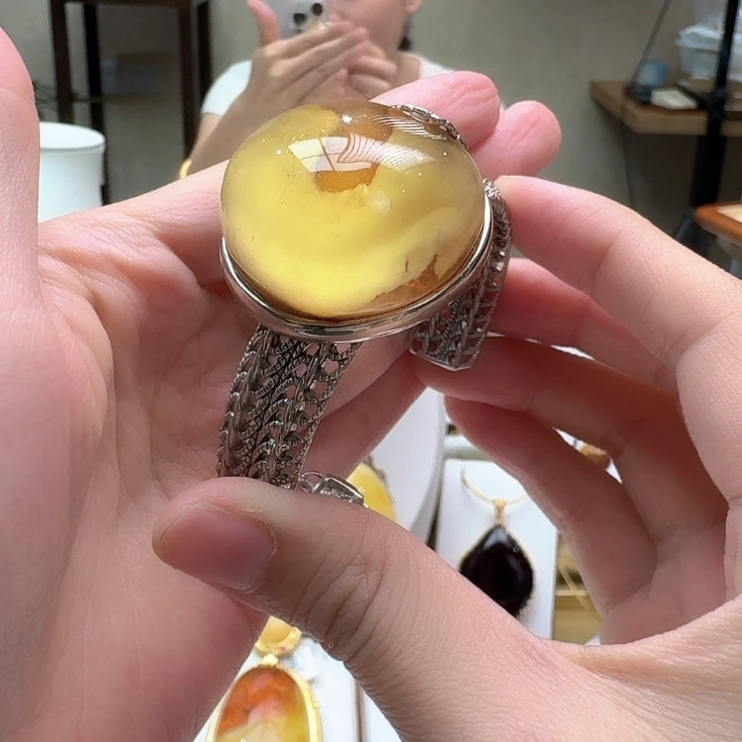 琥珀未镶嵌耳坠手镯