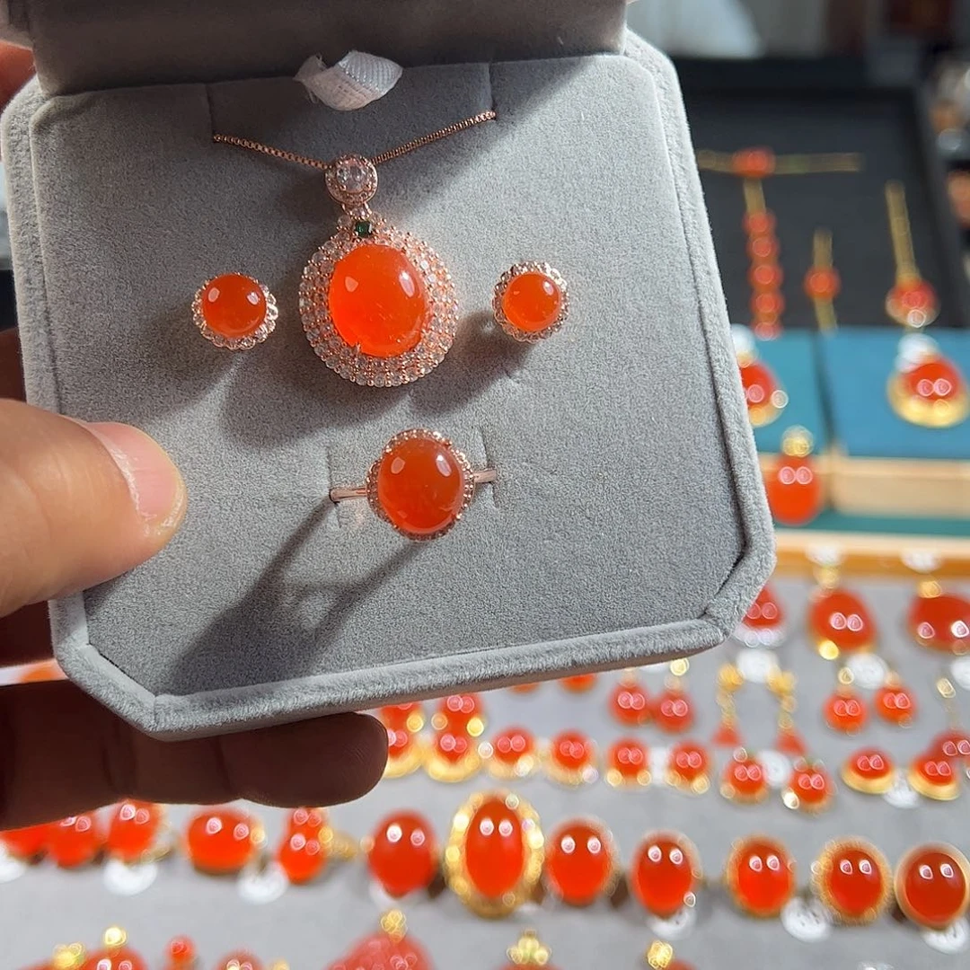 南红玛瑙未镶嵌颈饰