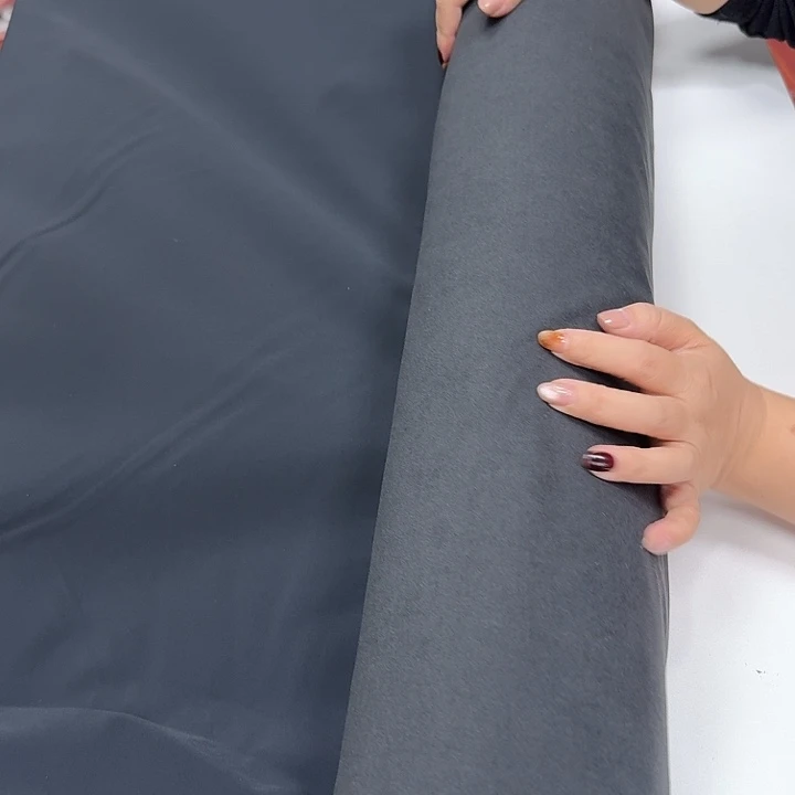 无纺布3米黑软冲锋衣