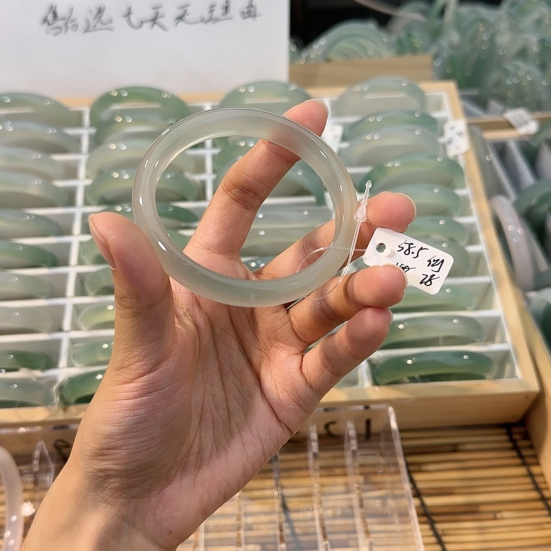 玛瑙/玉髓未镶嵌手镯圈口58.5