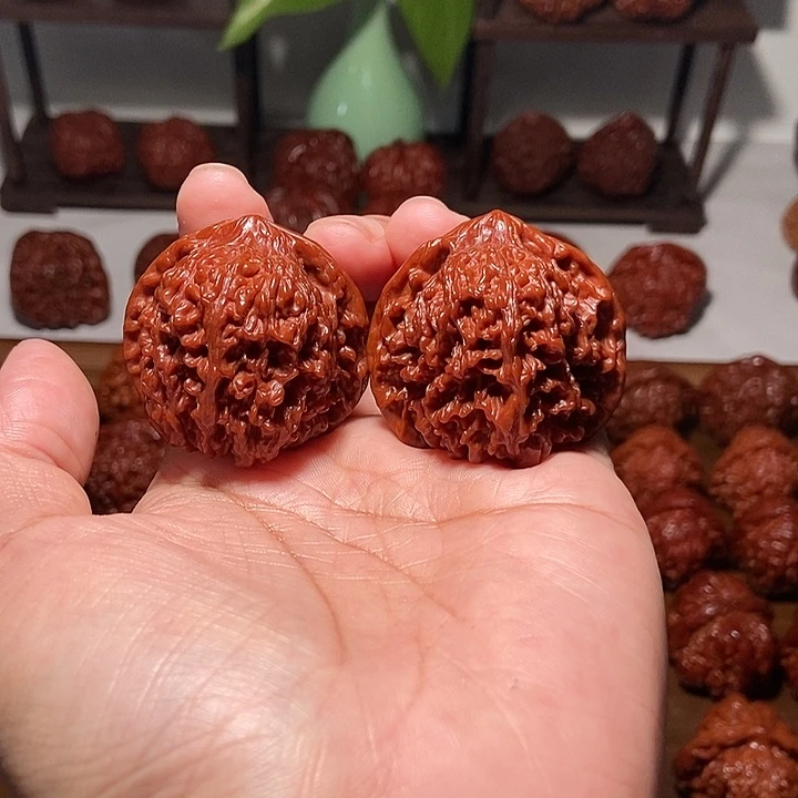 巴***刘文玩核桃吊坠满天星