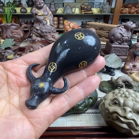 茶壶紫砂牛气冲天