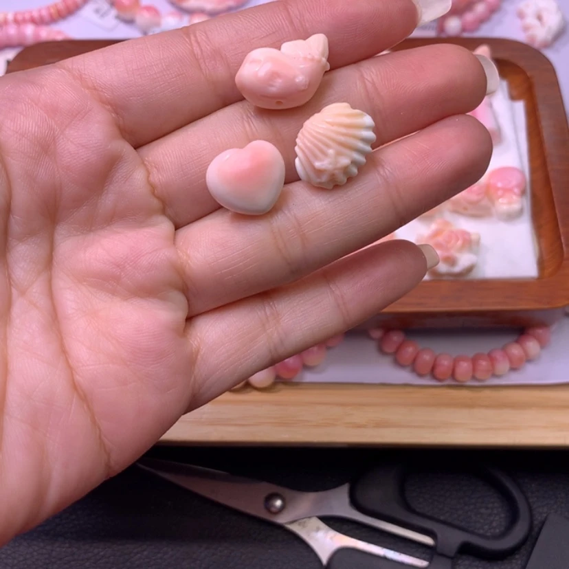 【闪购商品】查罗石颈饰合金福利