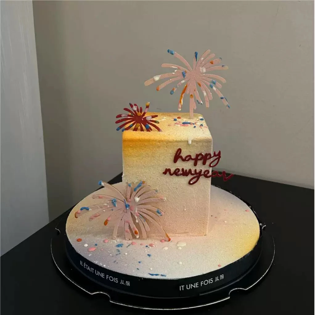 2025新年跨年亚克力粉色红色礼花蛋糕装饰插牌红色新年快乐插件