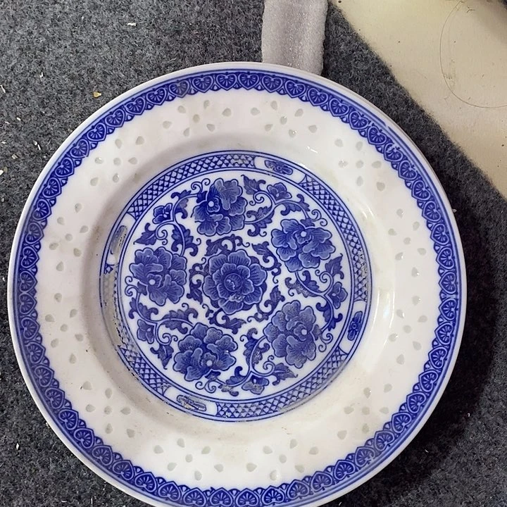 摆件景德镇陶瓷玲珑青花牡丹8寸平盘