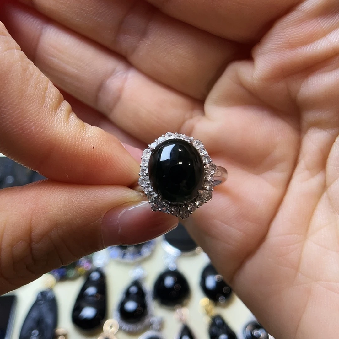 翡翠18K金镶嵌戒指