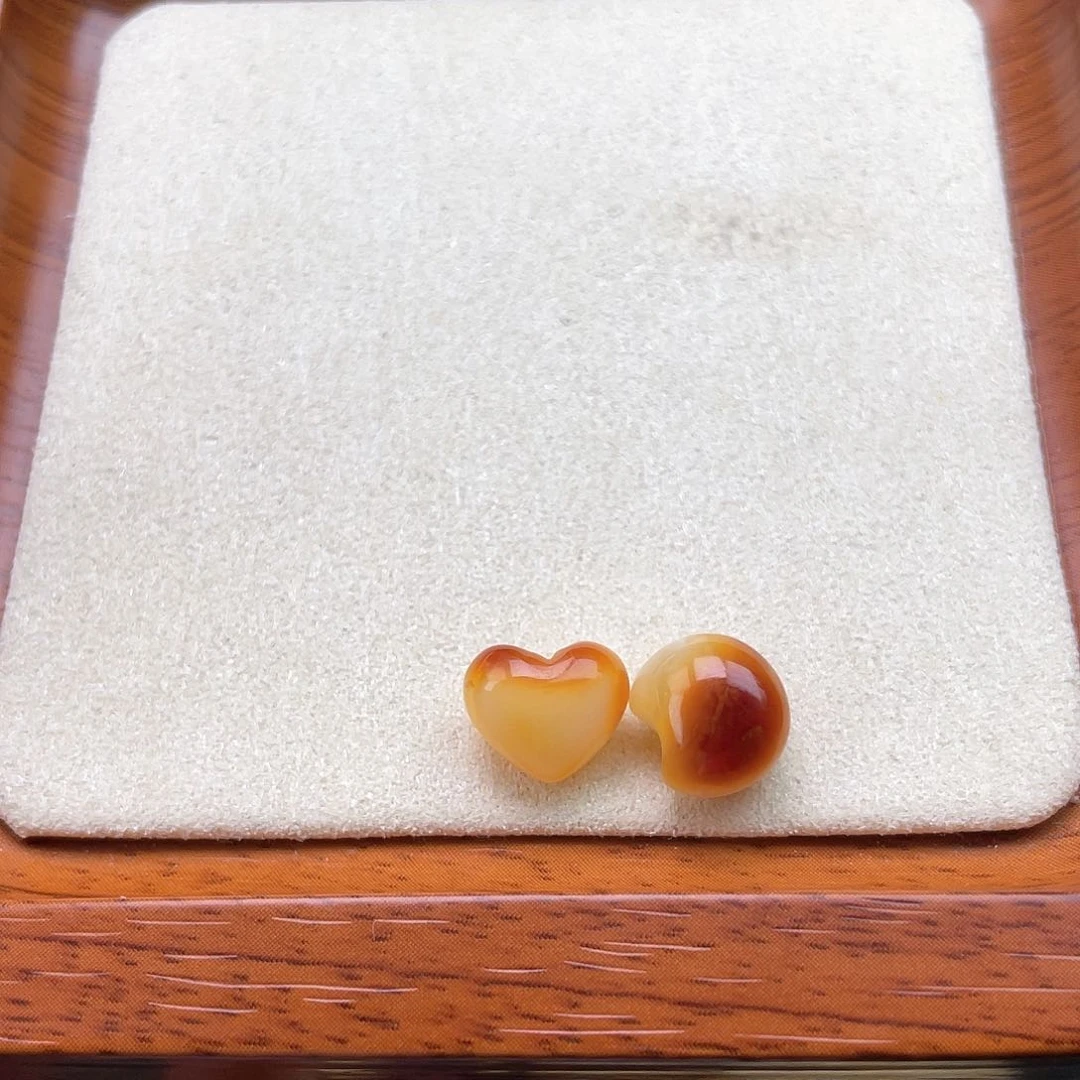 琥珀裸石未镶嵌鱼蜜蜡