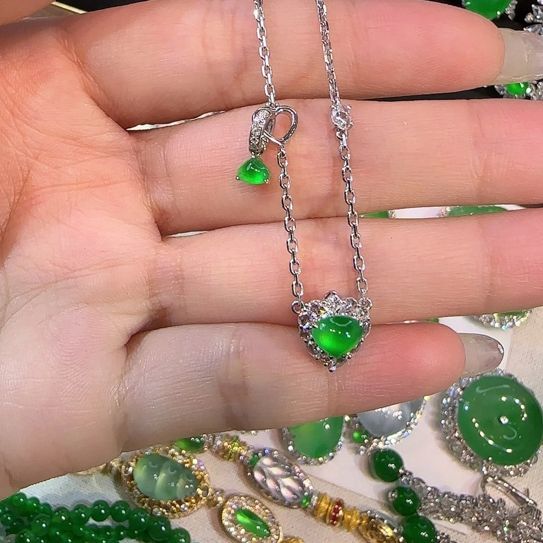 翡翠18K金镶嵌颈饰