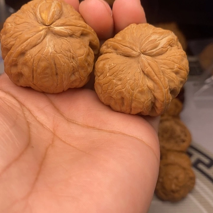 吊坠文玩核桃时**转独占鳌头