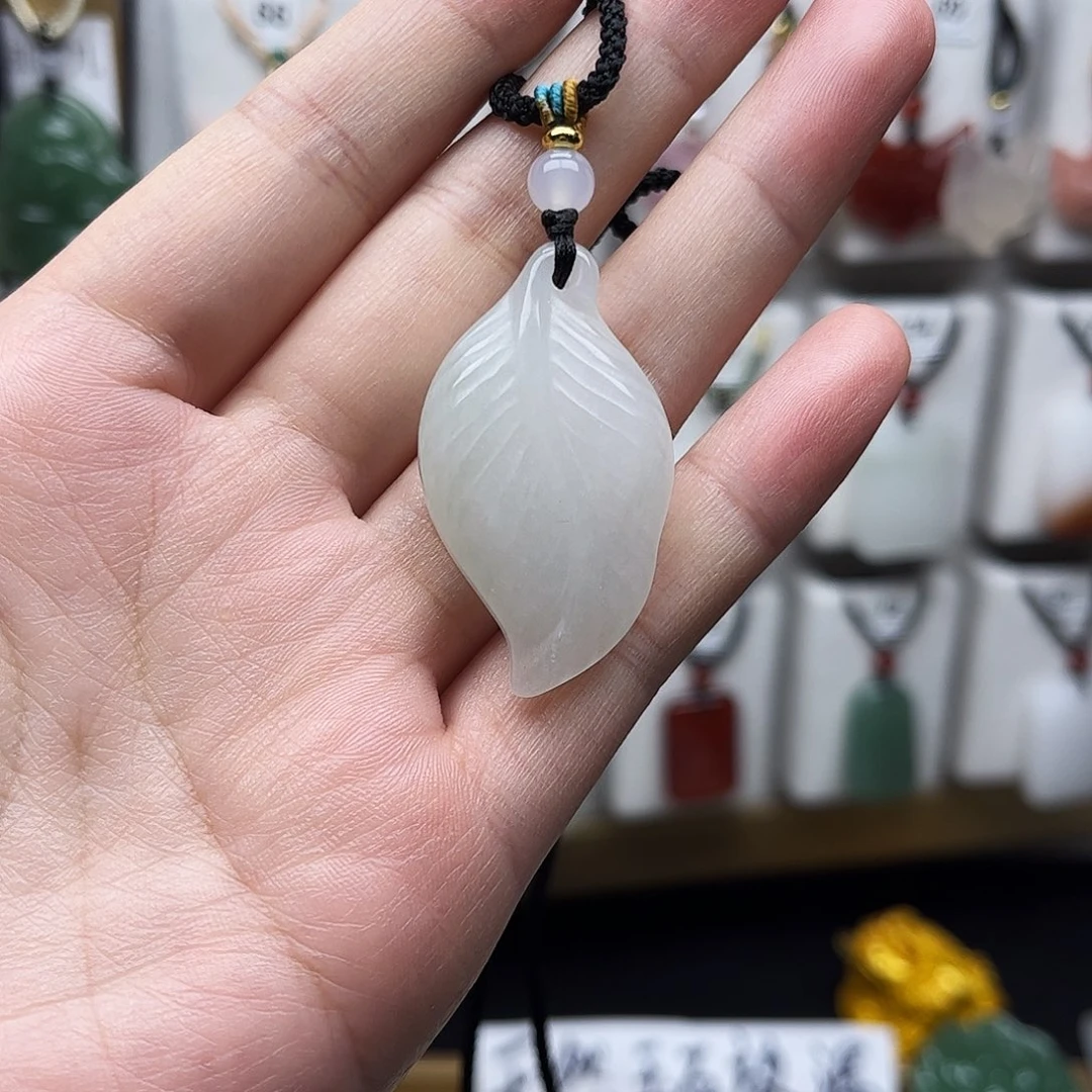 石英质玉未镶嵌颈饰