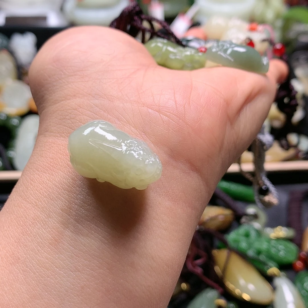 和田玉吊坠未镶嵌福*满