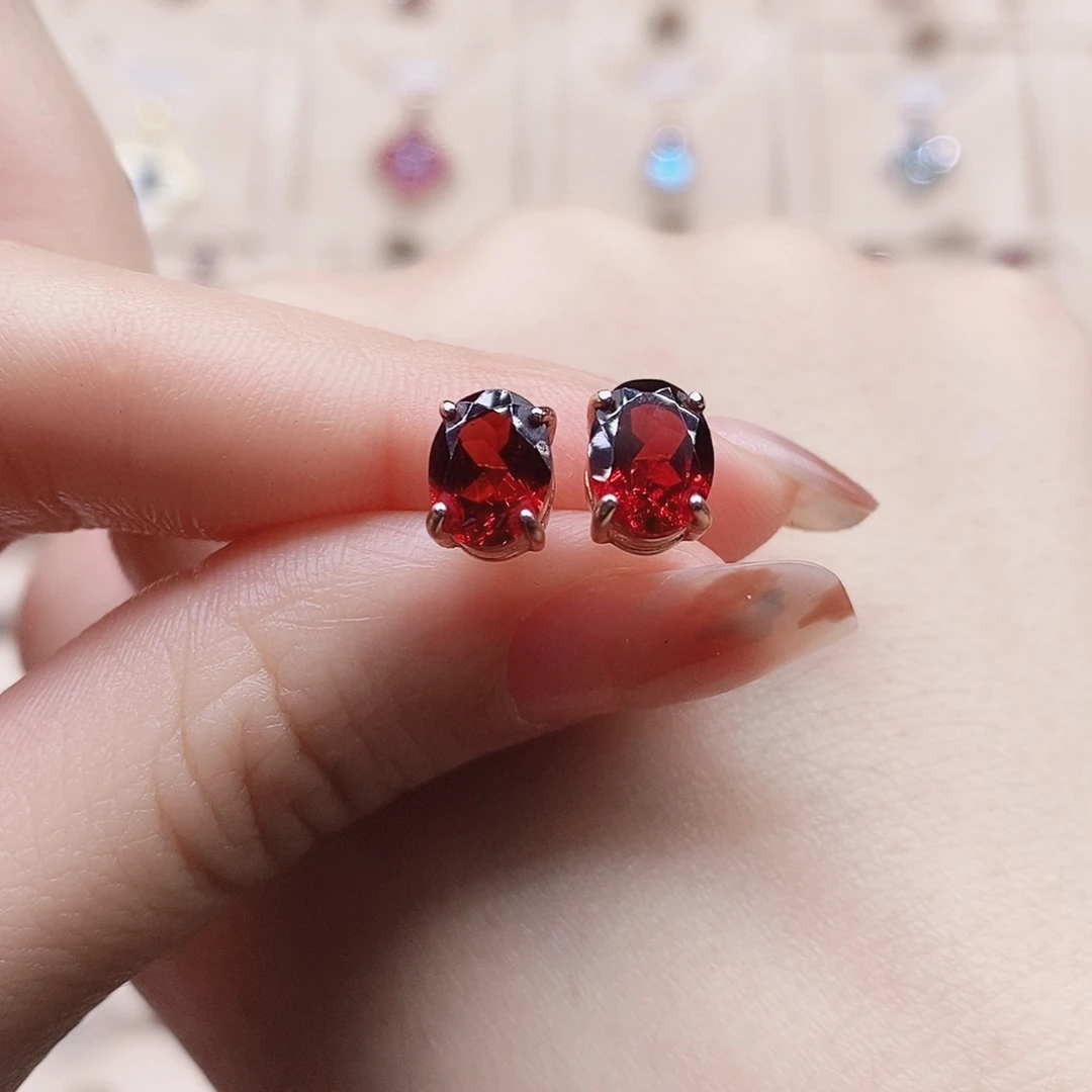 银S925镶嵌耳钉石榴石耳钉