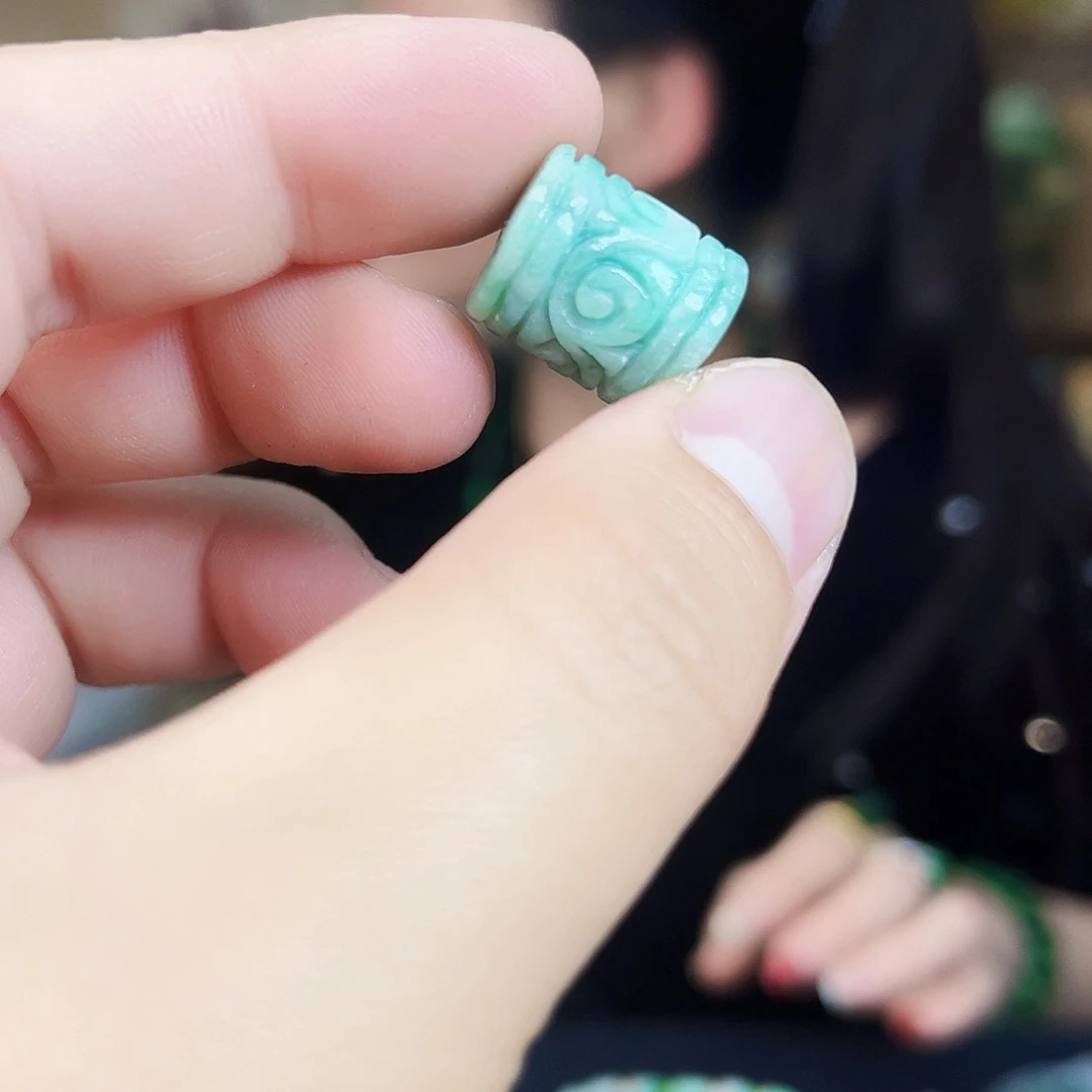 翡翠未镶嵌颈饰吊坠