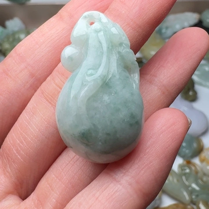 翡翠未镶嵌颈饰福瓜