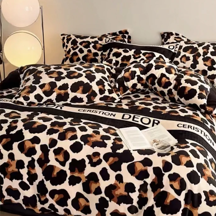 230×200豹纹时尚三层夹棉被子石墨烯被子发热被保暖可机洗休闲