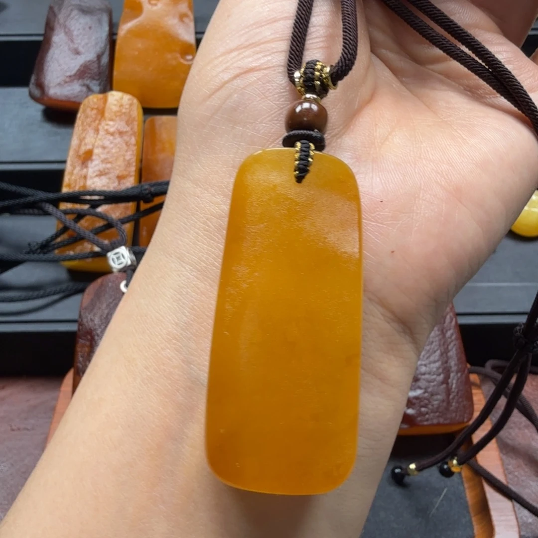 未镶嵌吊坠(赠链)琥珀