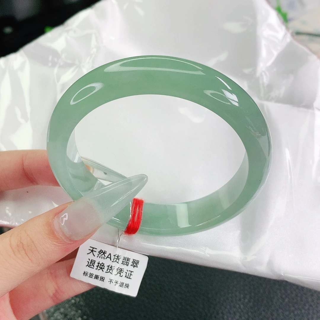 翡翠手镯未镶嵌56圈
