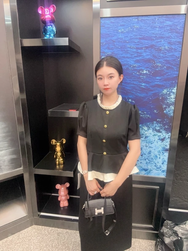 显瘦显高套装，时尚大气不挑人，丝滑面料轻薄透气