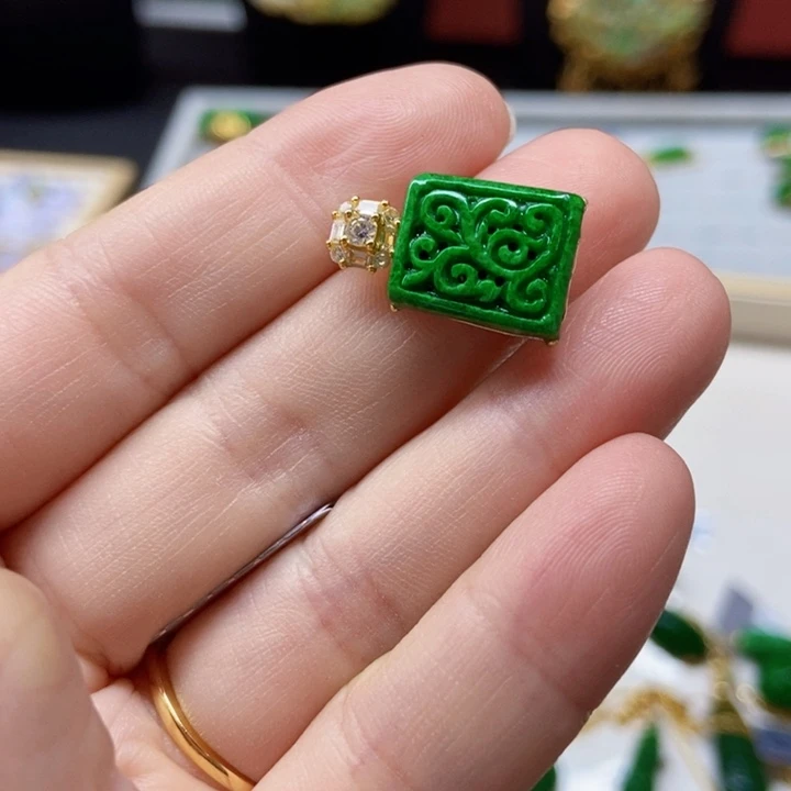 翡翠未镶嵌颈饰吊坠