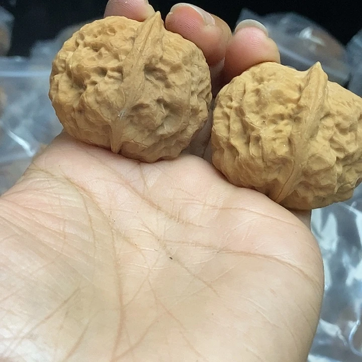 文玩核桃把件云南铁核桃基地61