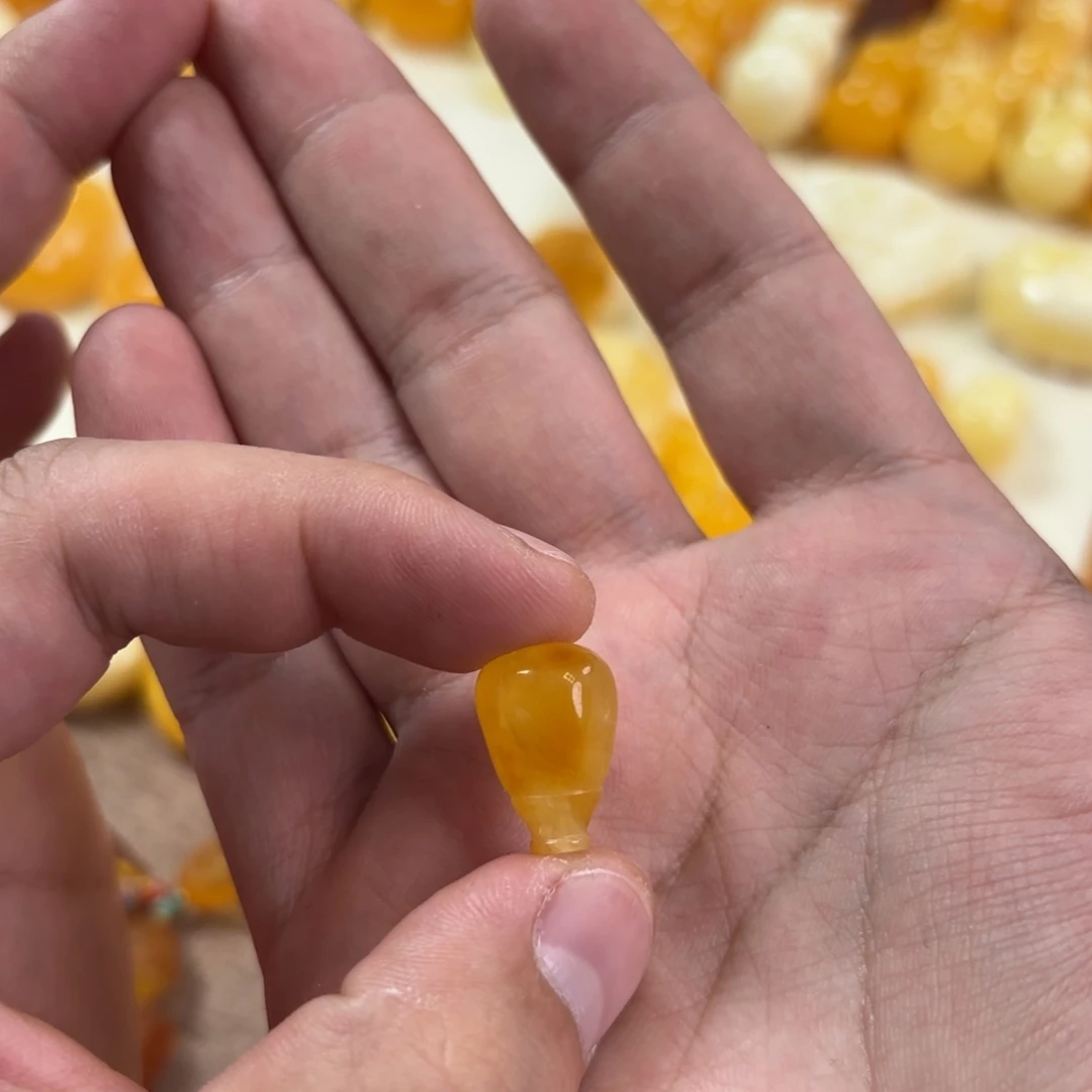 蜜蜡未镶嵌裸石三通