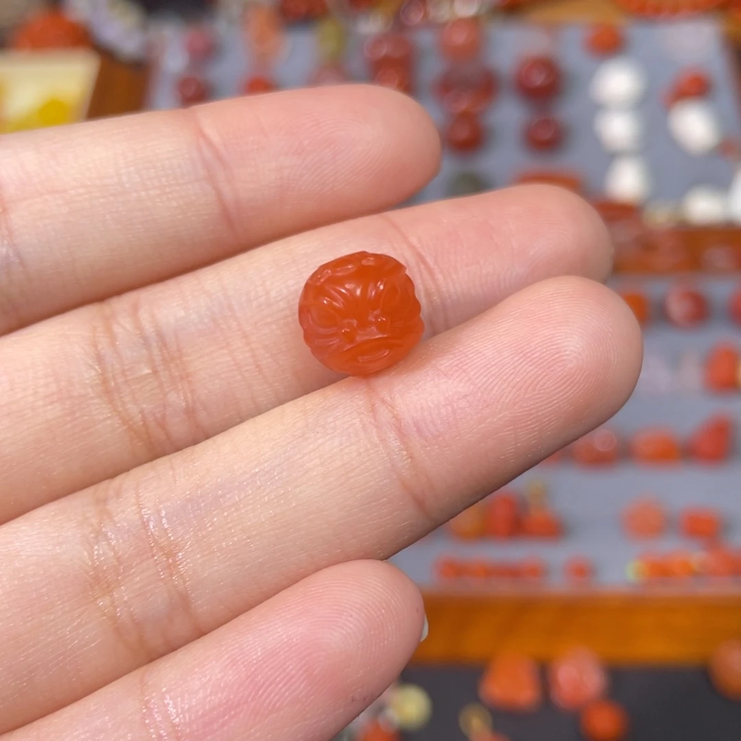 南红玛瑙未镶嵌樱桃红醒狮卡9.8