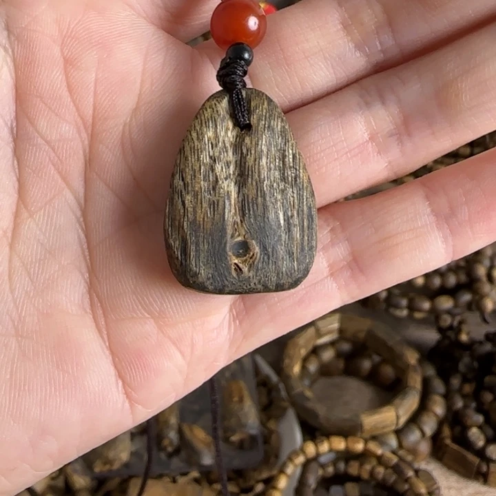 珠串奇楠沉香满油金沙叶小吊坠2.61克