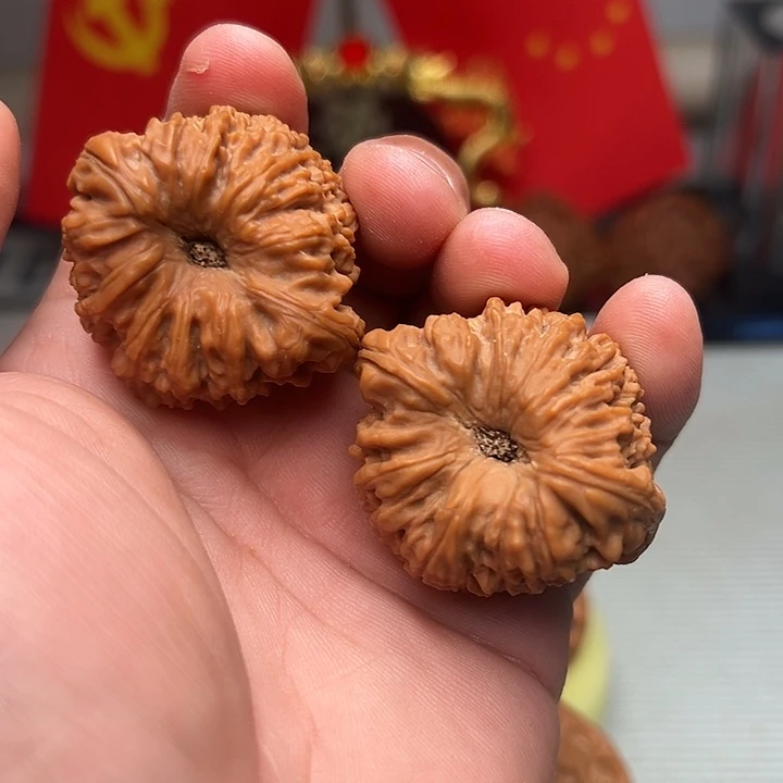 文玩核桃吊坠凹底南疆38