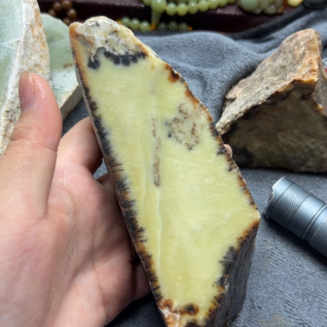 彩***煌和田玉未镶嵌珠宝奇石