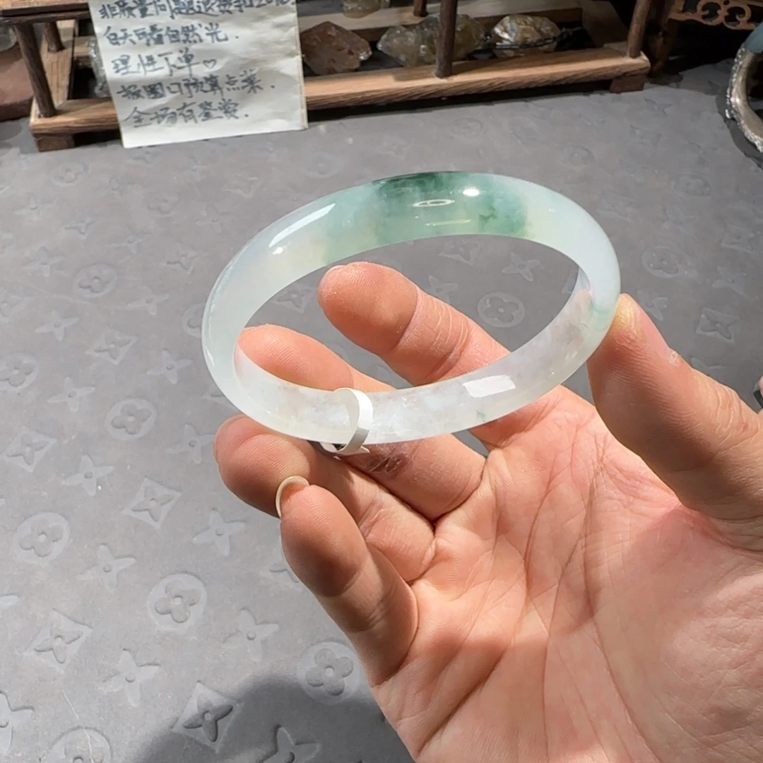 翡翠未镶嵌手镯55贵妃