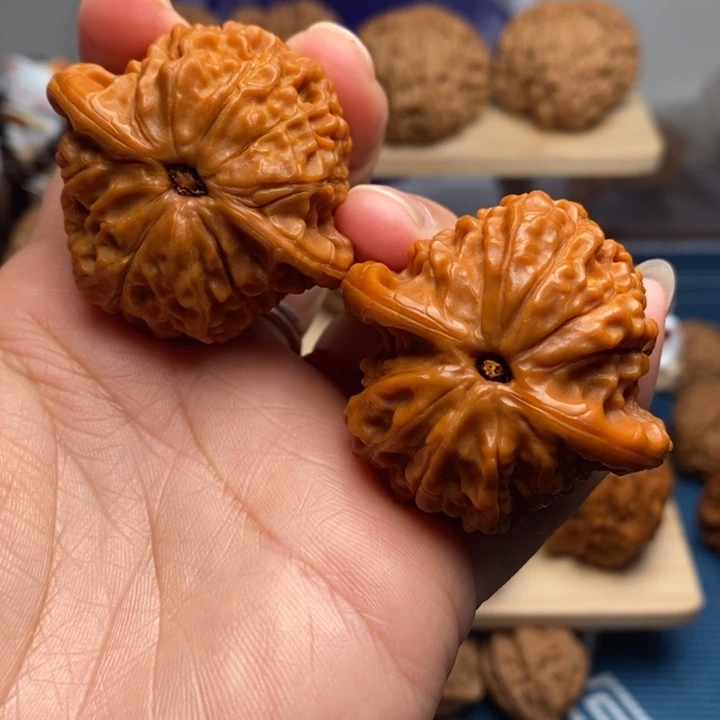 勇***的吊坠文玩核桃血麒麟