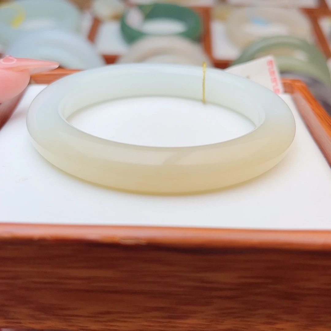 和田玉未镶嵌手镯53