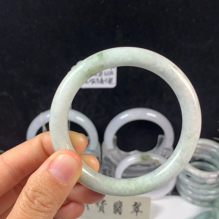 翡翠未镶嵌手镯31号。 56圈