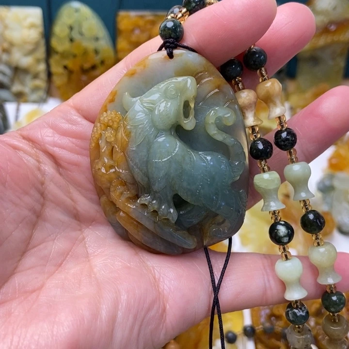 蛇纹石玉未镶嵌颈饰