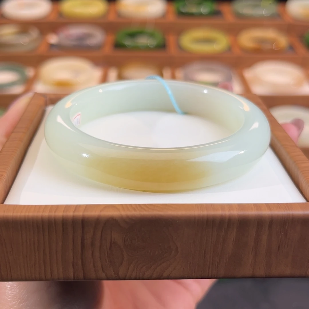 和田玉未镶嵌手镯  双耳挂糖57+