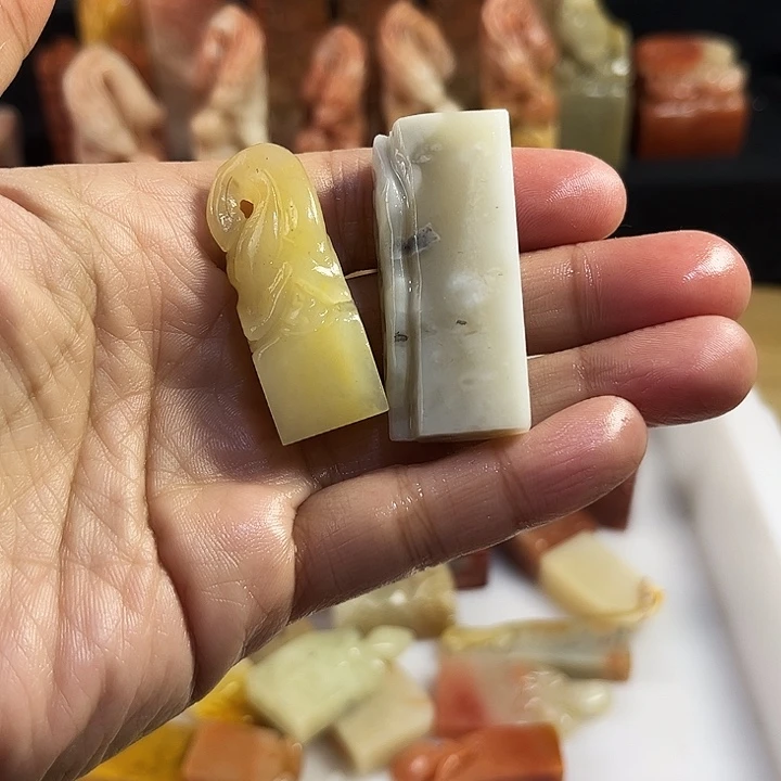 寿山石印石蜡***眼老挝石2个