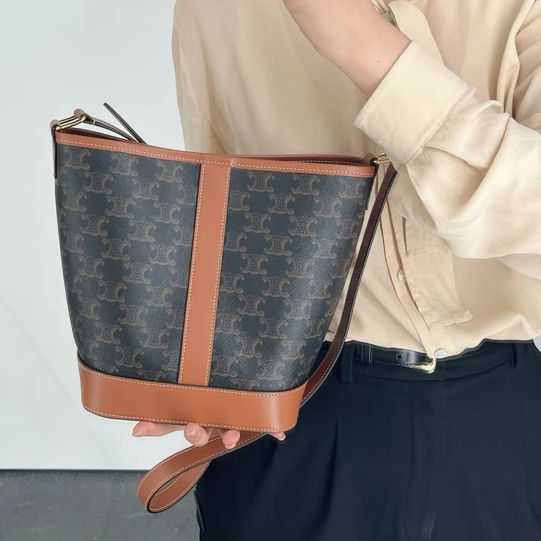 95新 Celine/思琳 Celine瑟琳老花水桶 25120025-02